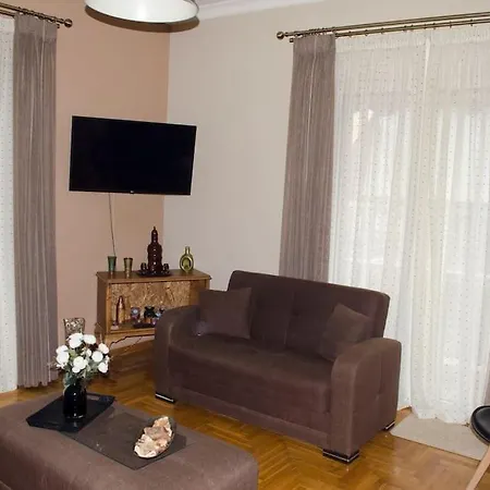 Apartment Attica Square